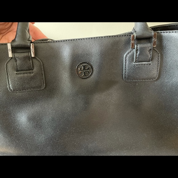 SOLD. Tory Burch Robinson Tote Bag. Large. GUC - Picture 9 of 14